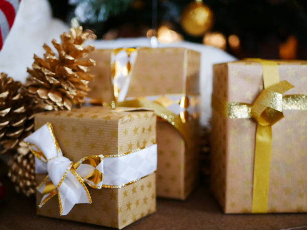 istock Christmas tree and gifts 1079295836