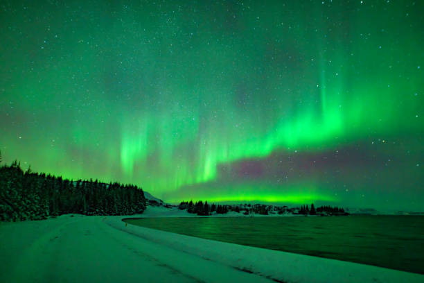 화려한 오로라 보 리 얼 리스는 하늘에서 춤 혼합 - aurora borealis iceland astronomy tranquil scene 뉴스 사진 이미지