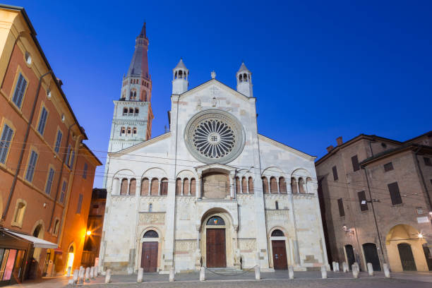 istock Modena - The west facade of Duomo  (Cattedrale Metropolitana di Santa Maria Assunta e San Geminiano) at dusk. 1079533712