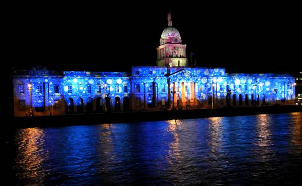 a casa personalizada - dublin ireland custom house famous place republic of ireland - fotografias e filmes do acervo