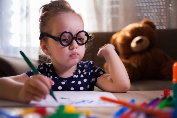 istock Baby girl drawing at home 1079689918