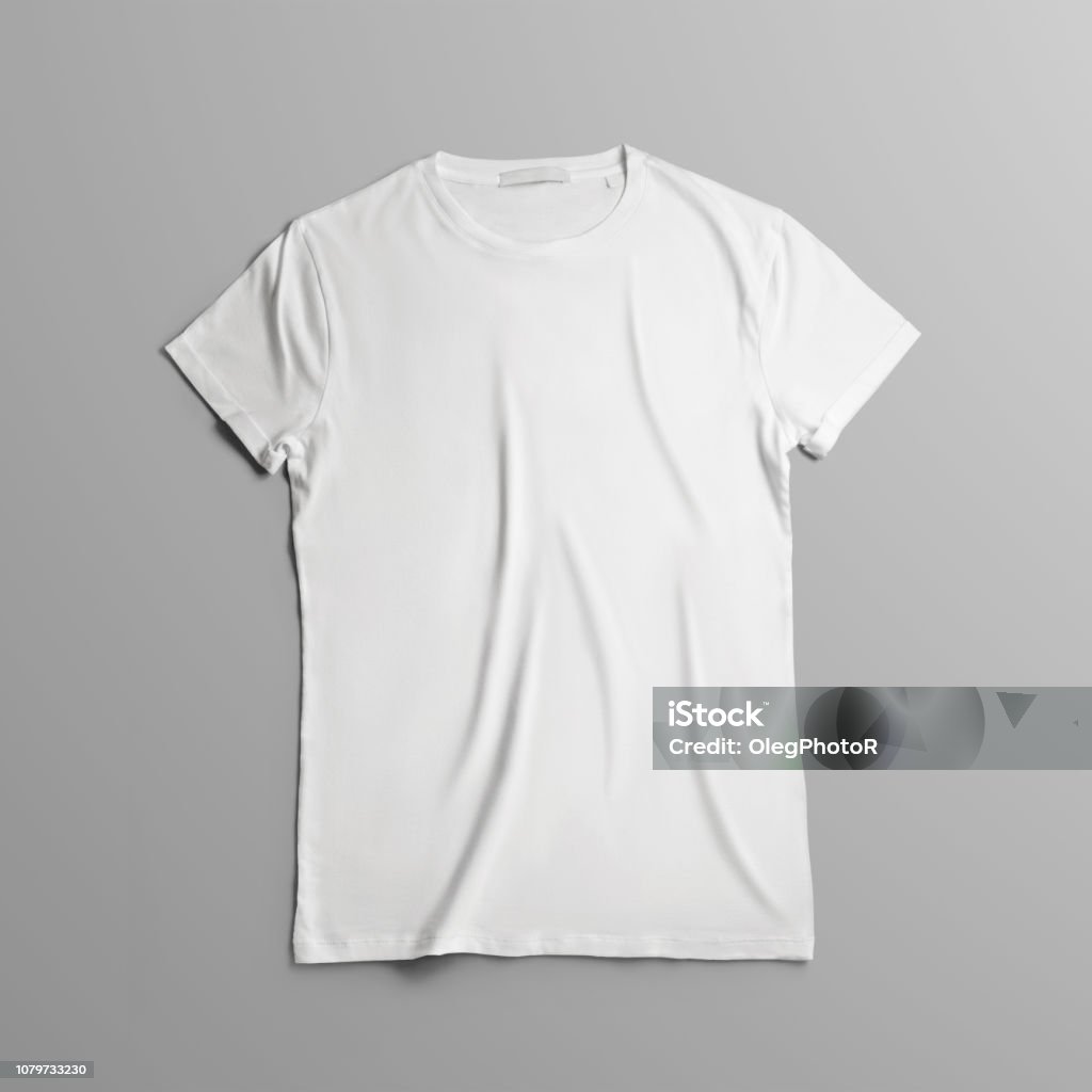 Studio-Vorlage von Kleidung mit T-shirt leer liegt auf auf grauem Hintergrund. - Lizenzfrei T-Shirt Stock-Foto