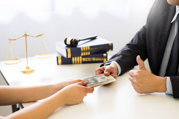 high angle view of woman giving money to lawyer - human hand hand sign measuring scale imagens e fotografias de stock