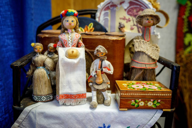 dolls depicting peasants from old Belarusian folklore