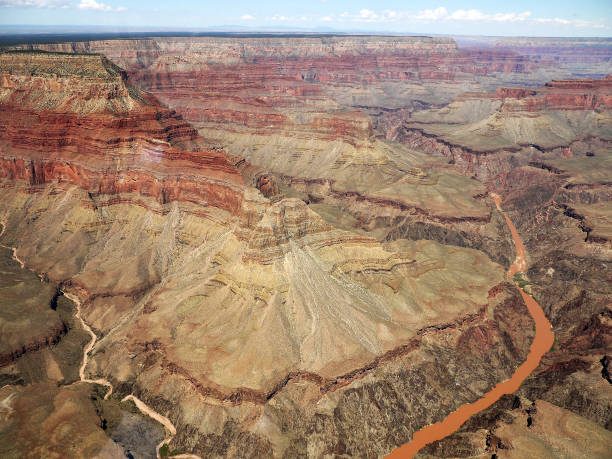 rzeka kolorado w wielkim kanionie z helikoptera - usa - canyon majestic grand canyon helicopter zdjęcia i obrazy z banku zdjęć