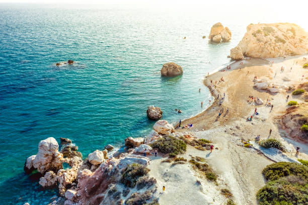 lugar de nacimiento de afrodita - petra tou romiou. paphos district, chipre - paphos fotografías e imágenes de stock