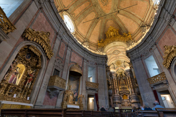 kościół duchownych - view from altar zdjęcia i obrazy z banku zdjęć