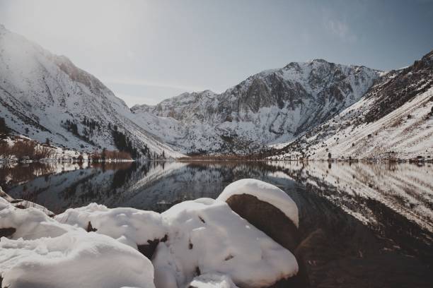 囚人の湖 - convict lake ストックフォトと画像