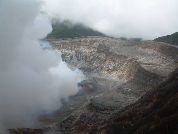 volkan - dağ lar stok fotoğraflar ve resimler