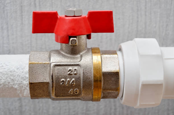Plumbing connection of steel pipe, faucet and polypropylene pipe.