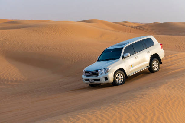 두바이 사막 사파리 - 4x4 desert sports utility vehicle dubai 뉴스 사진 이미지