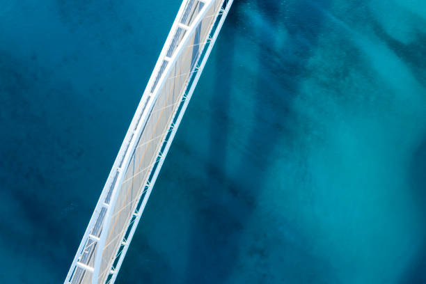 Clear ocean.Viewpoint from directly above.The shadow of the bridge appears on the surface of the water.