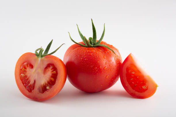 tomate, die isoliert auf weißem hintergrund - evolution progress unripe tomato stock-fotos und bilder