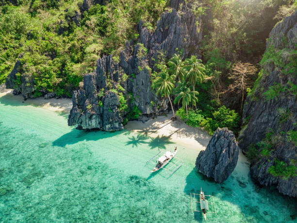 フィリピンの el nido のパラワン ビーチ - palawan ストックフォトと画像