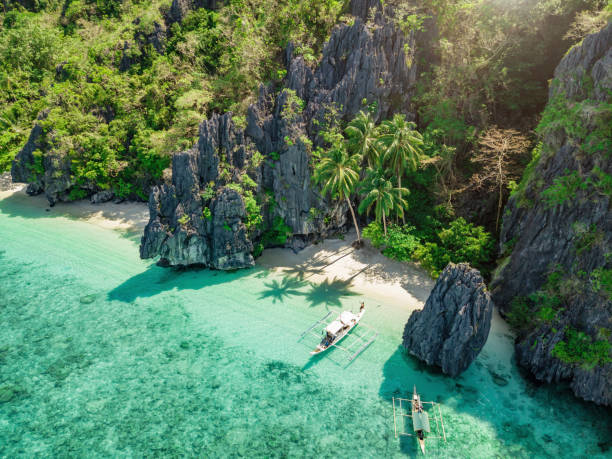 Philippines El Nido Palawan Beach Beautiful Entalula Island Beach Lagoon with typical filipino Balangay Boats. Aerial Drone Point of View. Bacuit Bay, Mimaropa, El Nido, Palawan, Philippines, Asia el nido photos stock pictures, royalty-free photos & images
