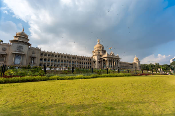 vidhana soudha - bangalore india parliament building vidhana soudha imagens e fotografias de stock