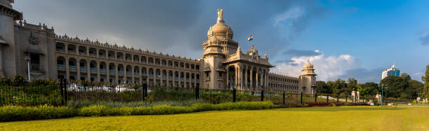 vidhana soudha - bangalore india parliament building vidhana soudha imagens e fotografias de stock