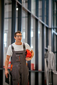 arbeiter-in-der-fabrik.jpg?b=1&s=170x170&k=20&c=YBK9y0qGqDHe0qorYB7aqOpHOEeeI_Er-npH_Ab79XA=