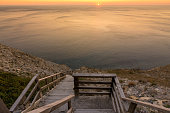leiter-hinunter-das-meer-bei-sonnenuntergang-anapa-russland.jpg?b=1&s=170x170&k=20&c=TodT5qYx2Mf7zd6uwUcc-sf5CQIlZxmSjgiPqZ_qxvo=