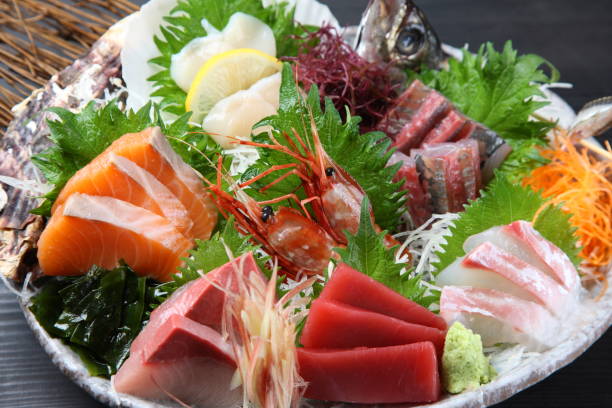 plato de sashimi fresco - sashimi fotografías e imágenes de stock