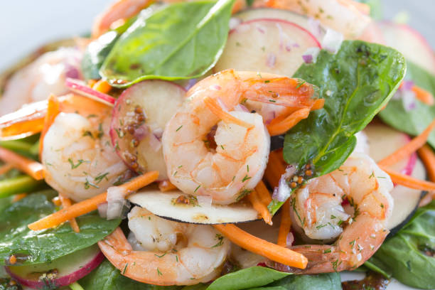 ensalada de camarones - salad shrimp prawn prepared shrimp fotografías e imágenes de stock