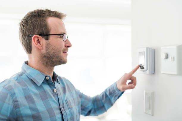 istock A nice man set the thermostat at house. 1080338382