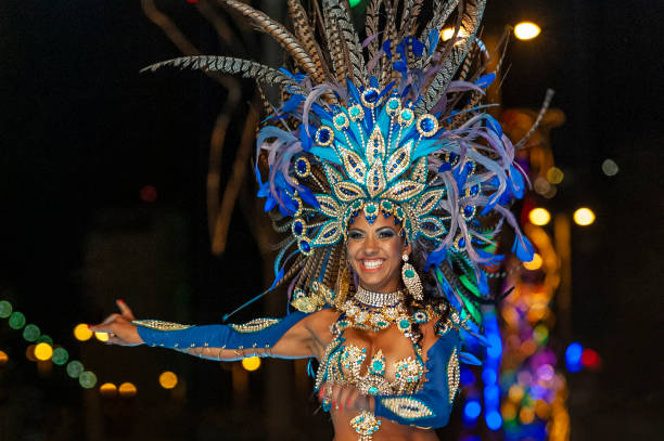 브라질 카니발 축제의 아름다움 - samba school parade 뉴스 사진 이미지