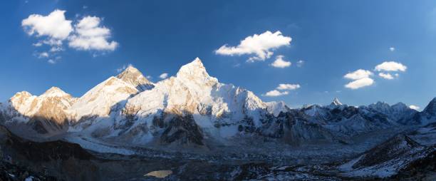 istock mount Everest and mount Nuptse from Kala Patthar 1080367772