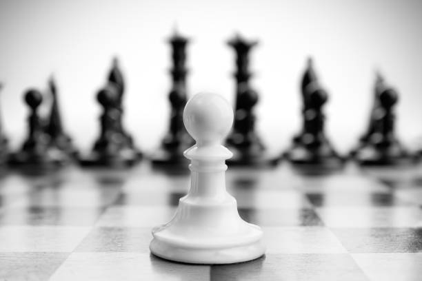 w obliczu potężnego wroga - imbalance chess fighting conflict zdjęcia i obrazy z banku zdjęć