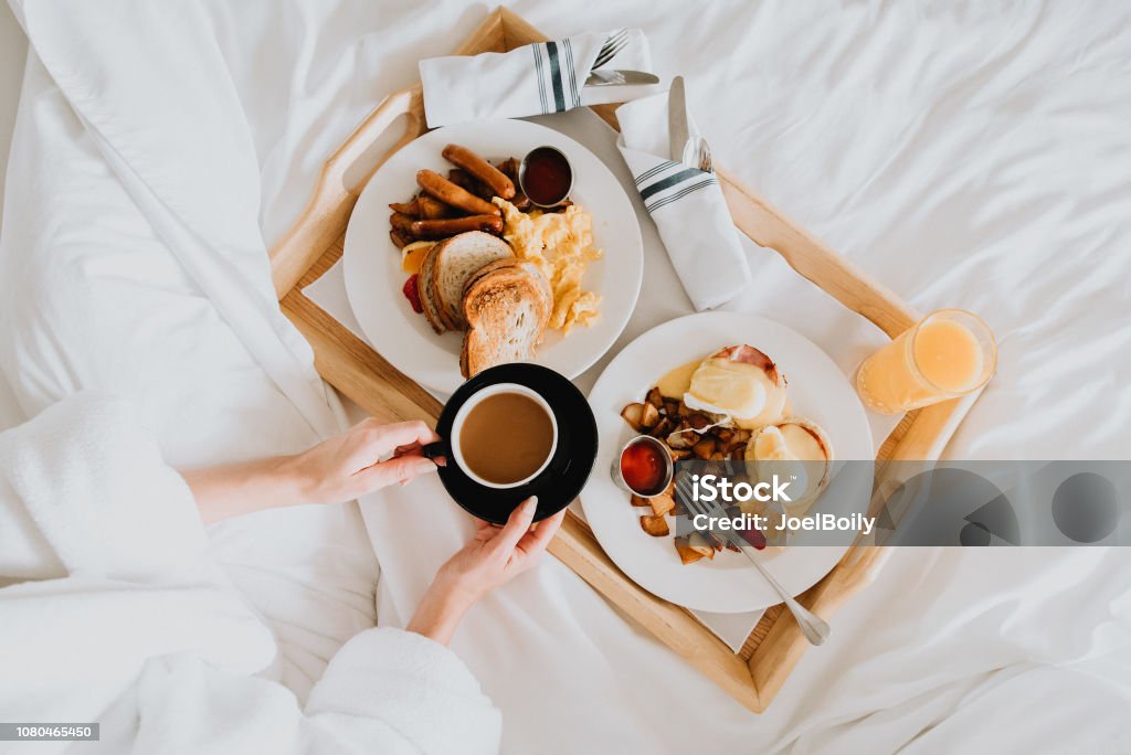 Petit déjeuner au lit - Photo de Petit déjeuner libre de droits