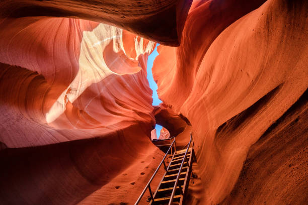 Antelope Canyon In The Middle Of The Afternoon The afternoon sun streaming into the beautiful lower Antelope  Canyon in Page Arizona antelope canyon stock pictures, royalty-free photos & images