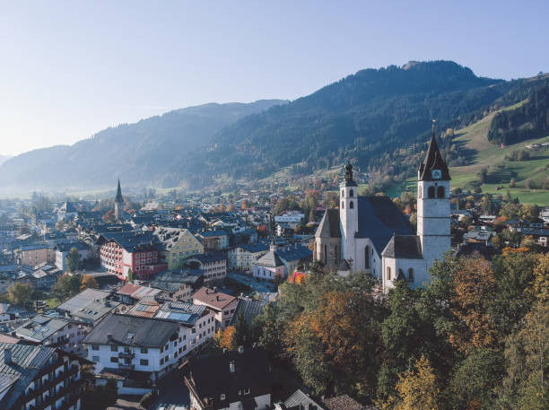 kitzbühel - tirol village european alps austria stock-fotos und bilder