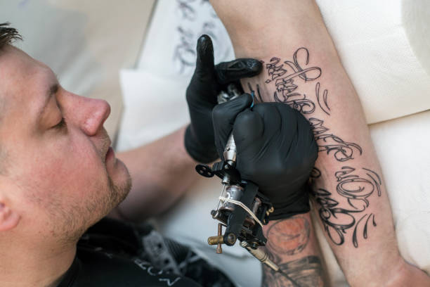 istock Tattoo artist tattooing 1081055040