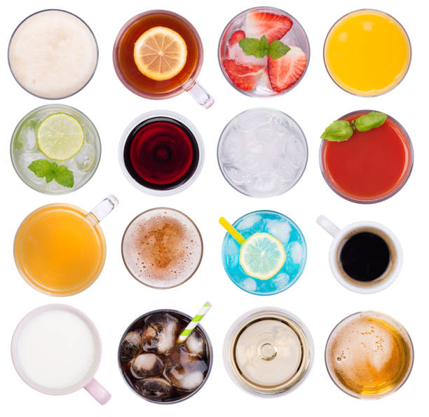 bebidas frías y calientes, aisladas sobre fondo blanco, vista superior - non alcoholic beverage fotografías e imágenes de stock