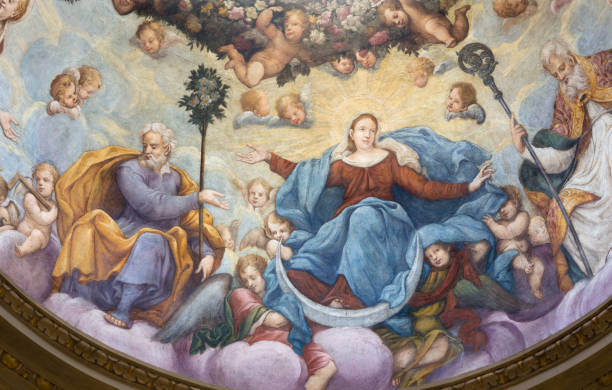 parma - el fresco asunción de la virgen maría con san josé en la cúpula de la iglesia chiesa di santa lucia por alessandro baratta de 17. ciento. - buratta fotografías e imágenes de stock