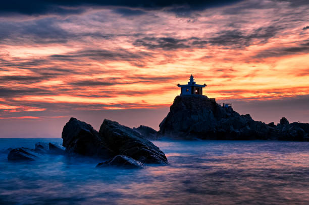 istock Dawn of Orangdae VD702 1081209868