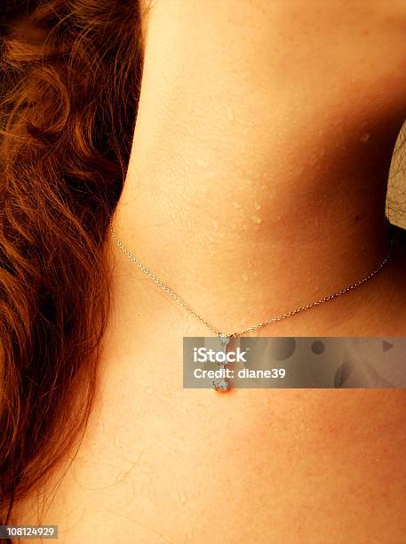Collar De Diamantes En Caliente Chica Foto de stock y más banco de imágenes de Collar - Collar, Adulto, Cabello humano