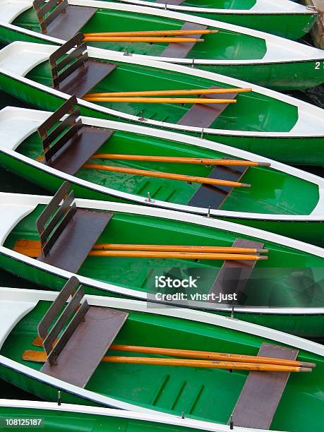 Botes De Remo Para Que Los Turistas Foto de stock y más banco de imágenes de Agua - Agua, Aire libre, Ausencia