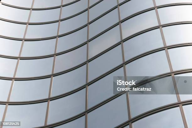 Ventanas Del Edificio De Cristal Para Foto de stock y más banco de imágenes de Arquitectura exterior - Arquitectura exterior, Abstracto, Cristal - Material