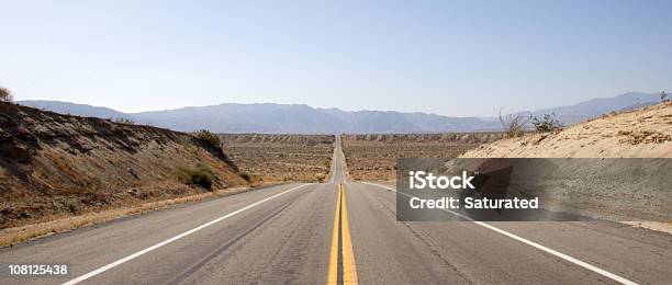 스트레이트 로드 통해 밸리 도로에 대한 스톡 사진 및 기타 이미지 - 도로, 사막 길, 0명