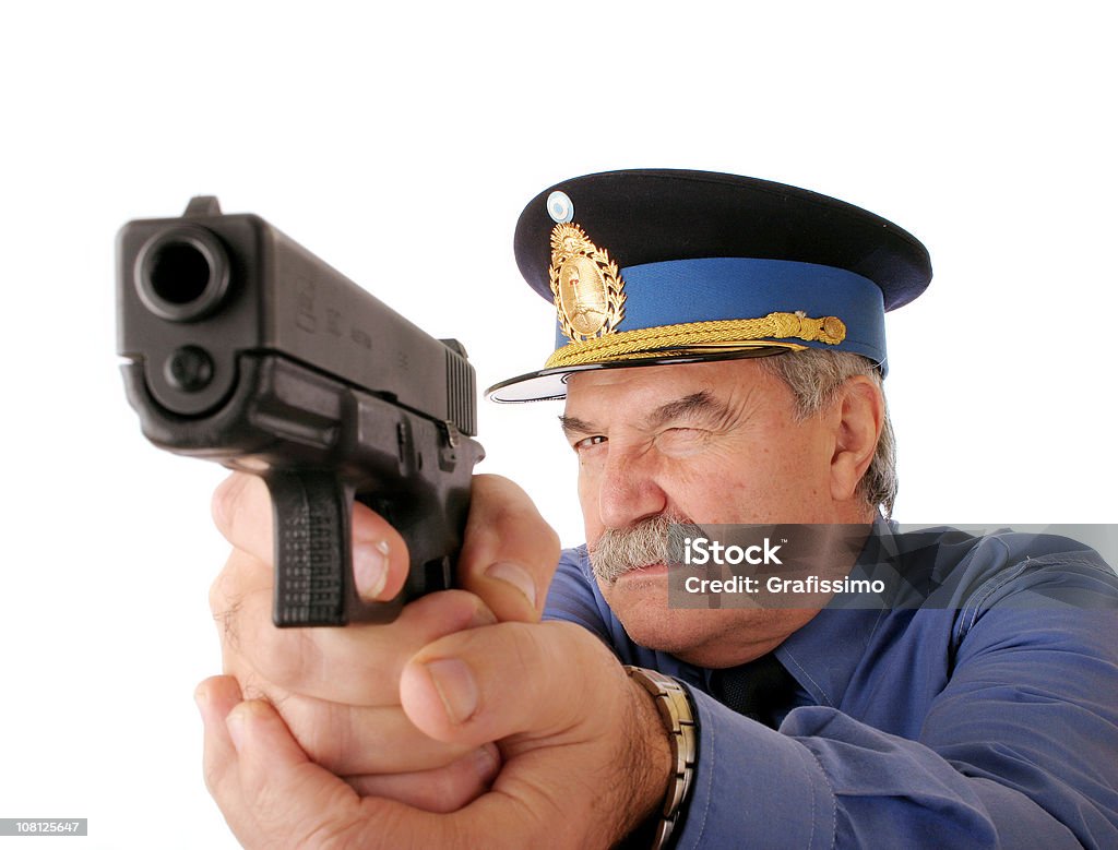 Ritratto di agente di polizia con Pistola, isolato su bianco - Foto stock royalty-free di Mirare