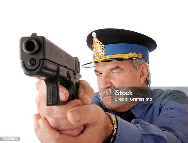 Retrato De Polícia Segurando A Arma Isolado A Branco - Fotografias de stock e mais imagens de Apontar