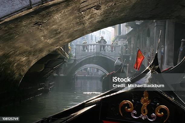の下にゴンドラ橋 - ヴェネツィア市のストックフォトや画像を多数ご用意 - ヴェネツィア市, 下方, 橋