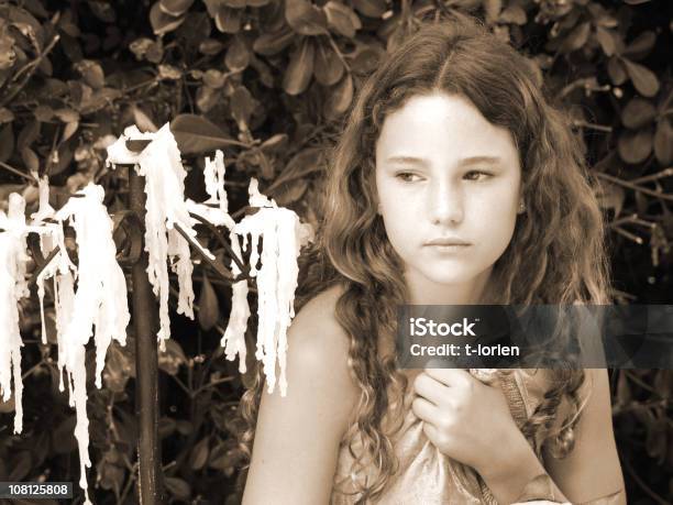 Barroco Retrato Em Sépia - Fotografias de stock e mais imagens de Ao Ar Livre - Ao Ar Livre, Arbusto, Beleza