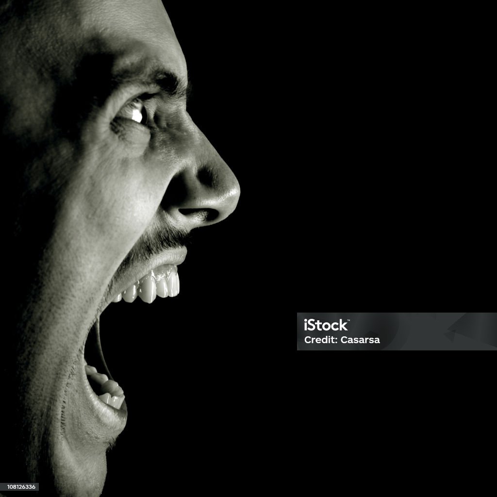 Widok człowieka krzyczeć, (czarny i biały - Zbiór zdjęć royalty-free (Krzyczeć)