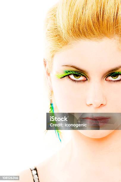 Portrait Of Young Woman Wearing False Eyelashes Verde Foto de stock y más banco de imágenes de Adulto