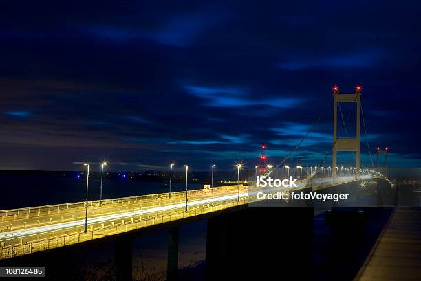 Sovraesposizione Suspension Bridge Di Notte - Fotografie stock e altre immagini di Fiume Mississippi - Fiume Mississippi, Guidare, Mississippi