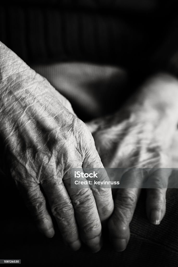 Black and White Photo of Old manos - Foto de stock de Anticipación libre de derechos