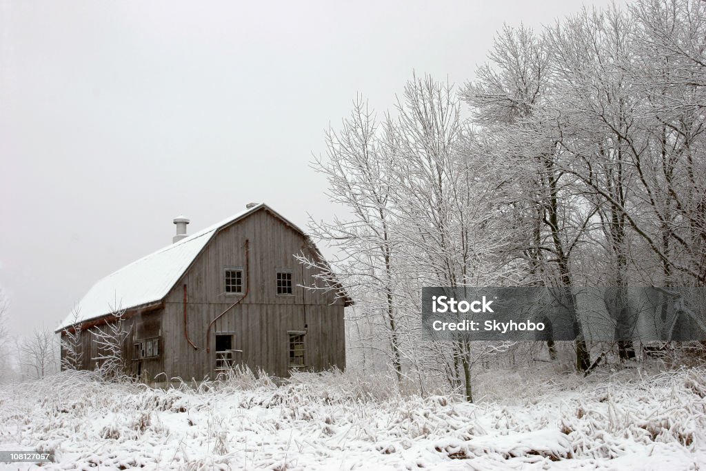 Деревенская в «Снежная буря» - Стоковые фото Висконсин роялти-фри