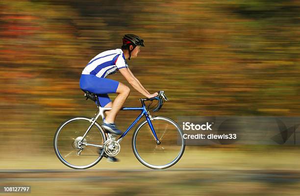 Radfahrer In Bewegung Stockfoto und mehr Bilder von Bewegung - Bewegung, Bewegungsunschärfe, Pedal